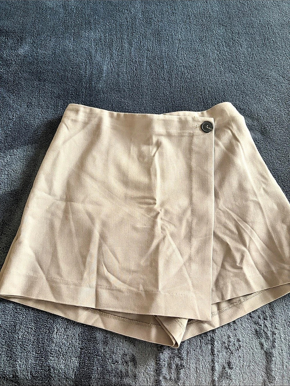 Cider High Waist Wrap Front Shorts in Beige Size Medium Like New